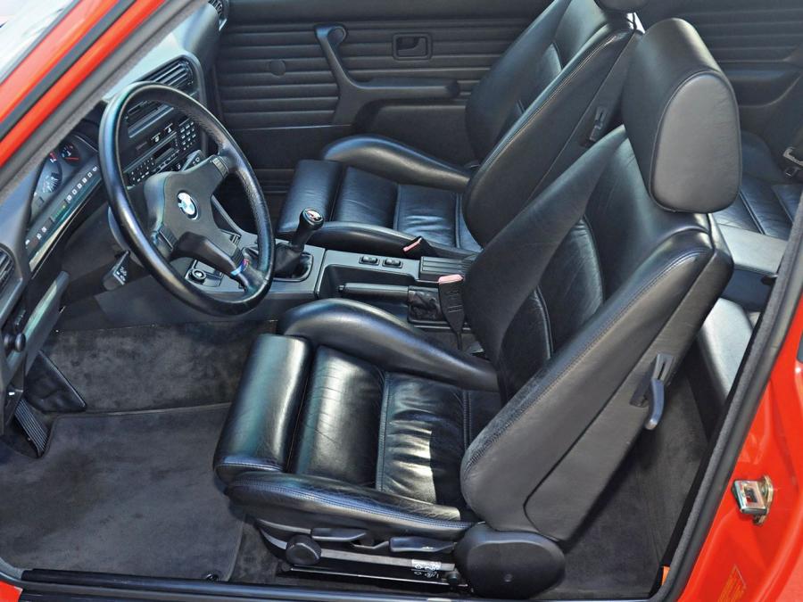 Интерьер BMW M3 Coupe (E30) 1986 года  (WW) (фото 27 из 48)